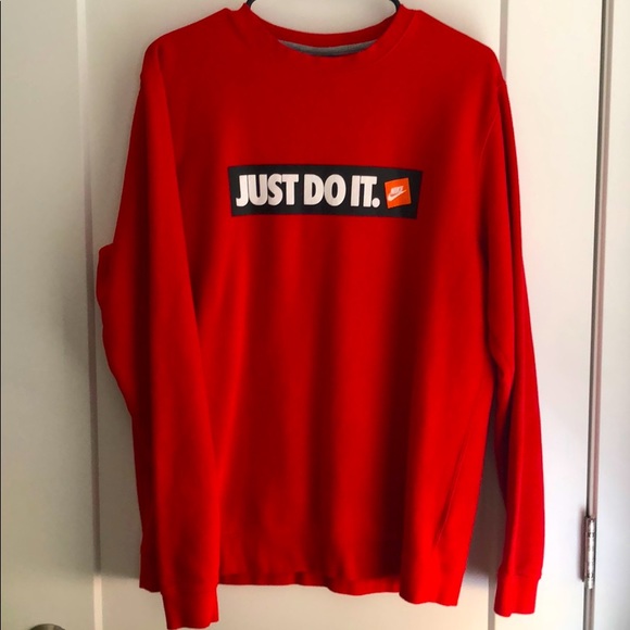 Nike Tops - Nike Sweatshirt